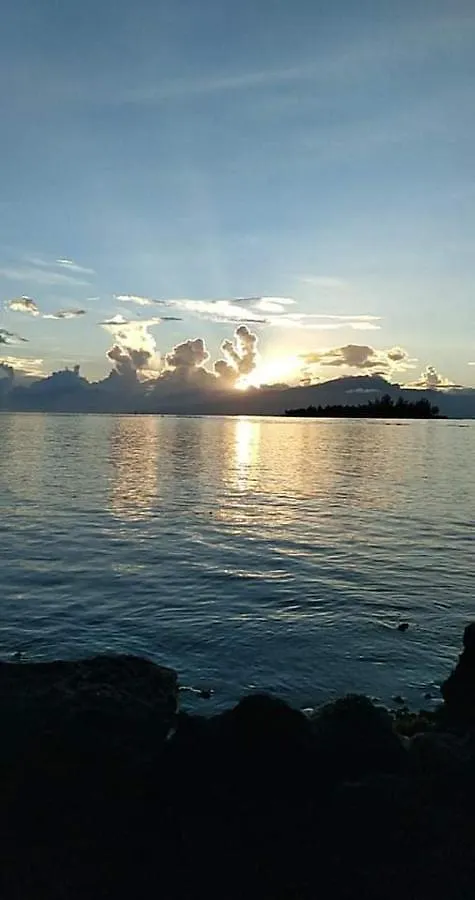 Bungalow Les Pieds Ds L Eau, La Maison Bleue Moorea Alloggio in famiglia
