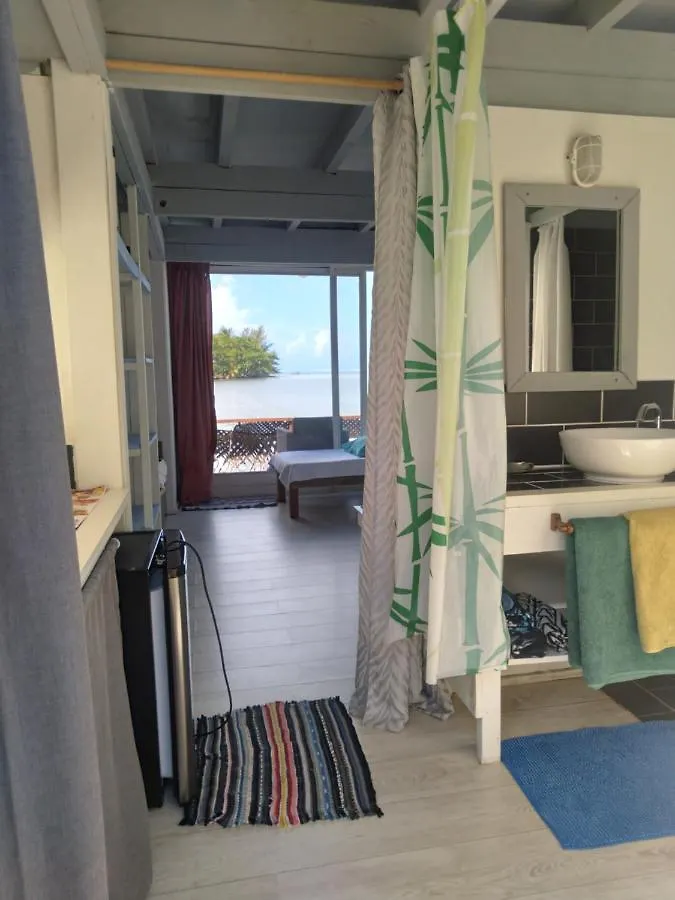 Bungalow Les Pieds Ds L Eau, La Maison Bleue Moorea