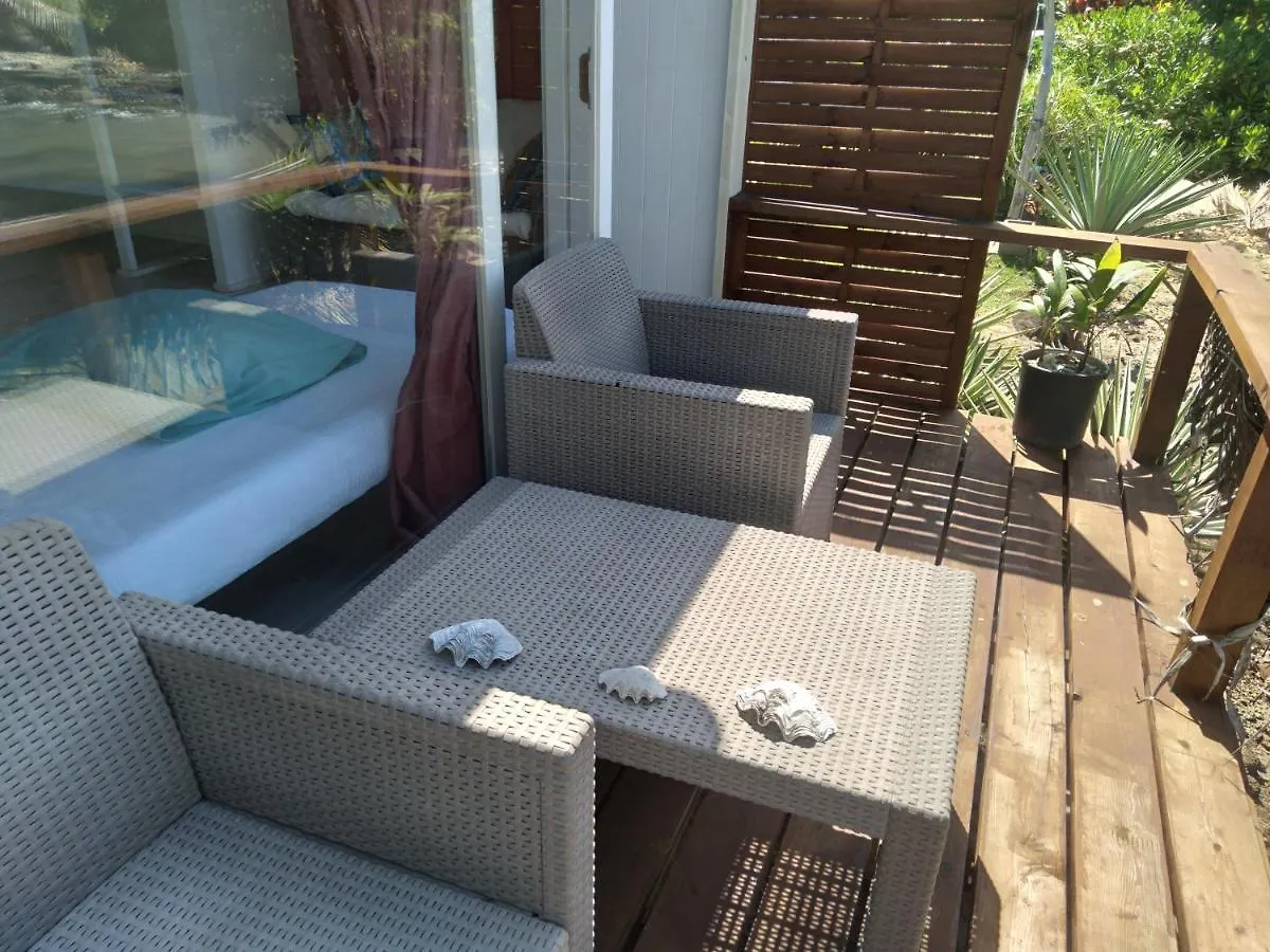 Bungalow Les Pieds Ds L Eau, La Maison Bleue Moorea 0*,  Polinesia Francese