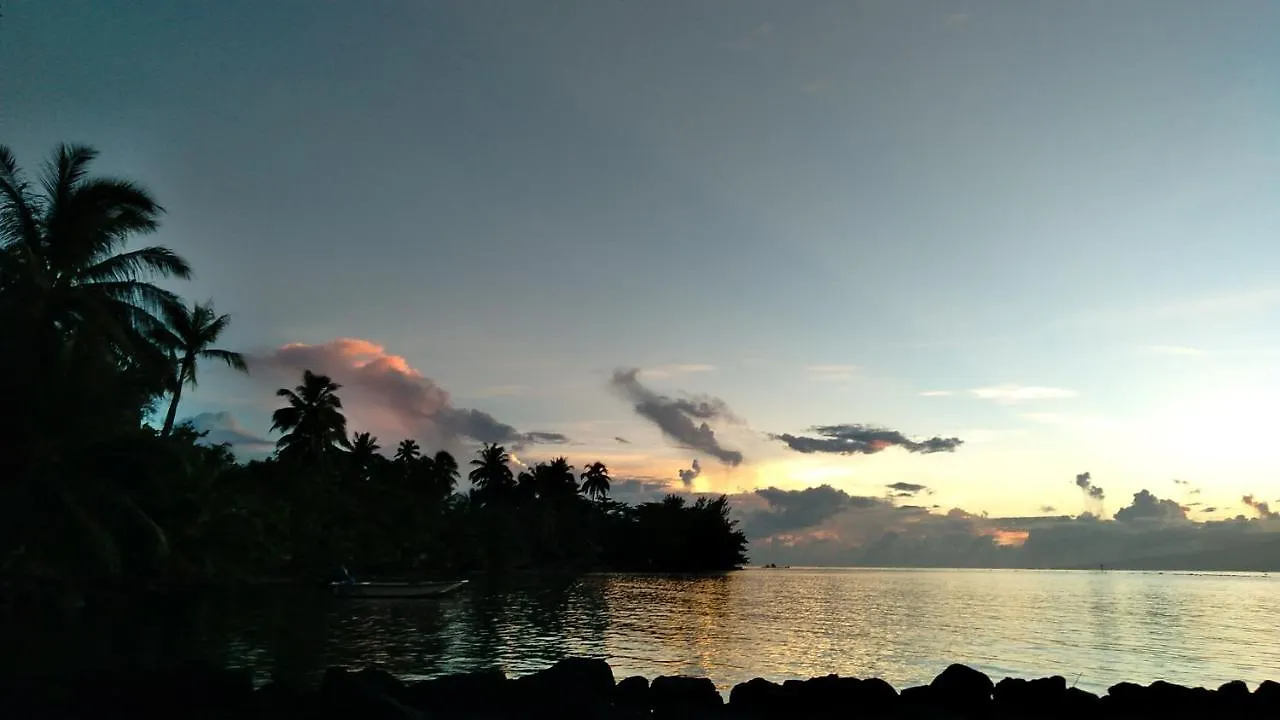 Alloggio in famiglia Bungalow Les Pieds Ds L Eau, La Maison Bleue Moorea