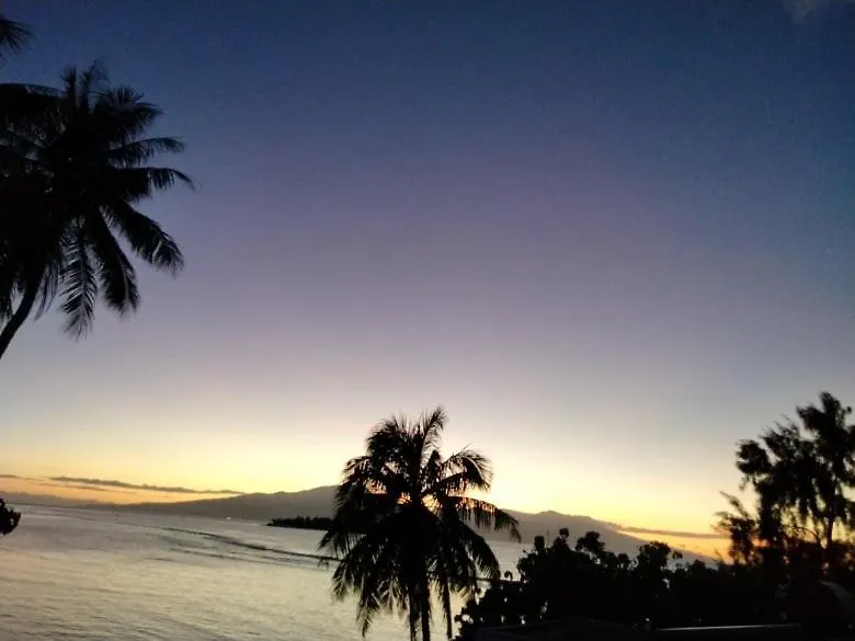 Bungalow Les Pieds Ds L Eau, La Maison Bleue Moorea Rum i privatbostad