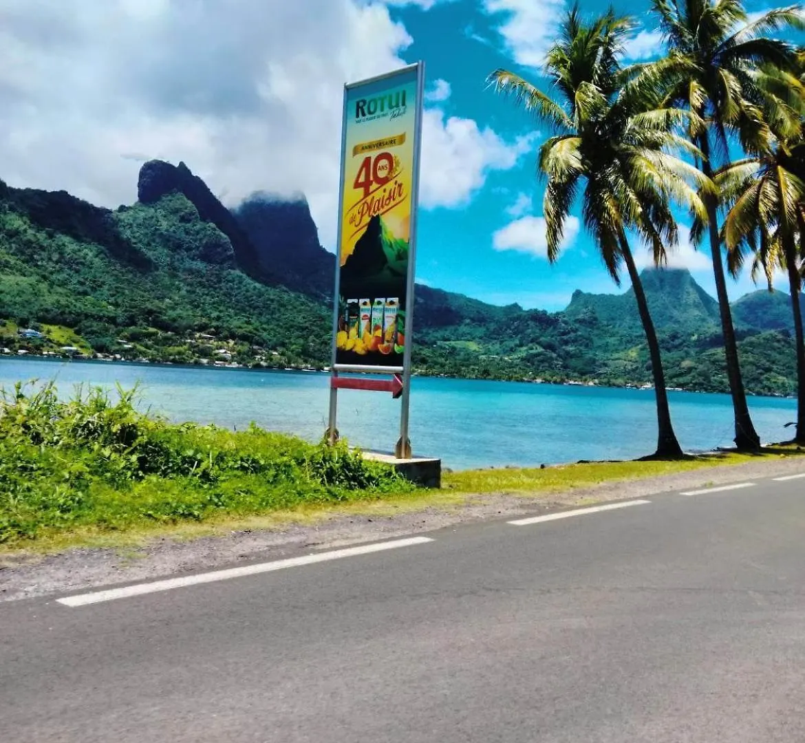 Bungalow Les Pieds Ds L Eau, La Maison Bleue Moorea Alloggio in famiglia