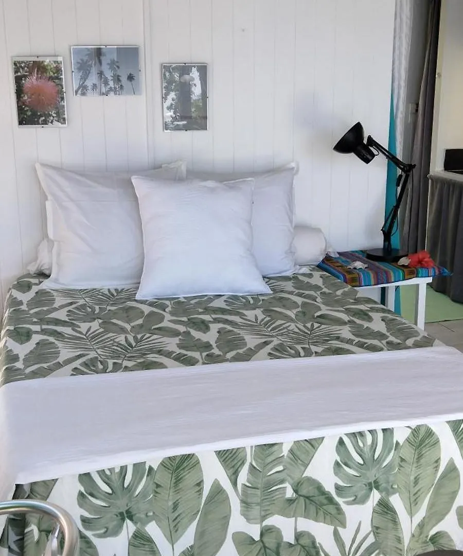 Bungalow Les Pieds Ds L Eau, La Maison Bleue Moorea