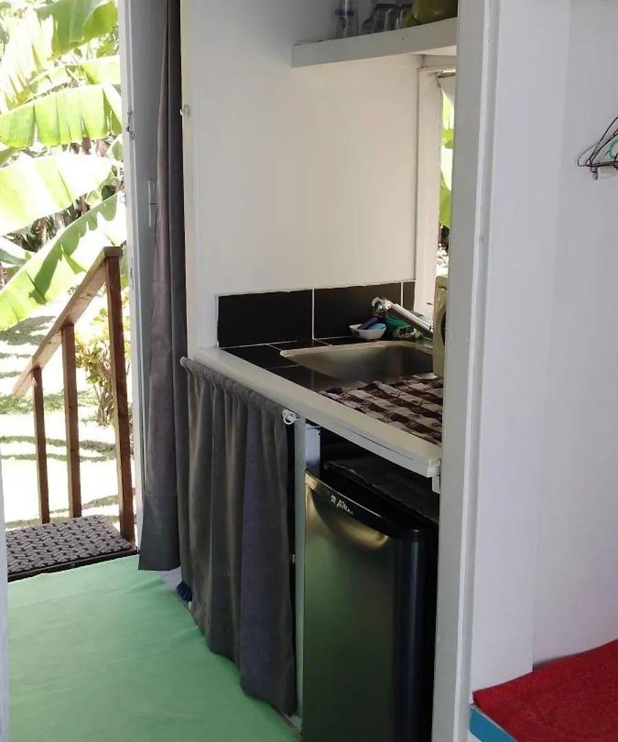 Bungalow Les Pieds Ds L Eau, La Maison Bleue Moorea Homestay
