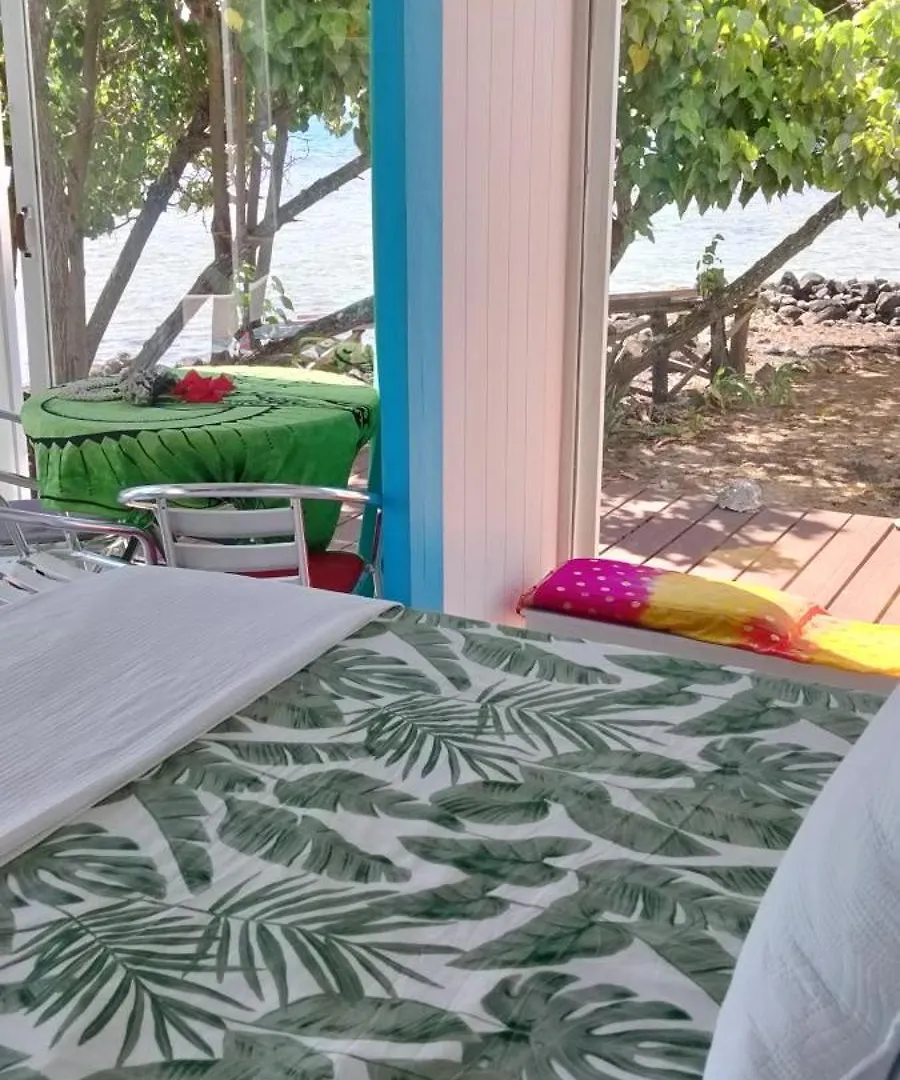 Bungalow Les Pieds Ds L Eau, La Maison Bleue Moorea
