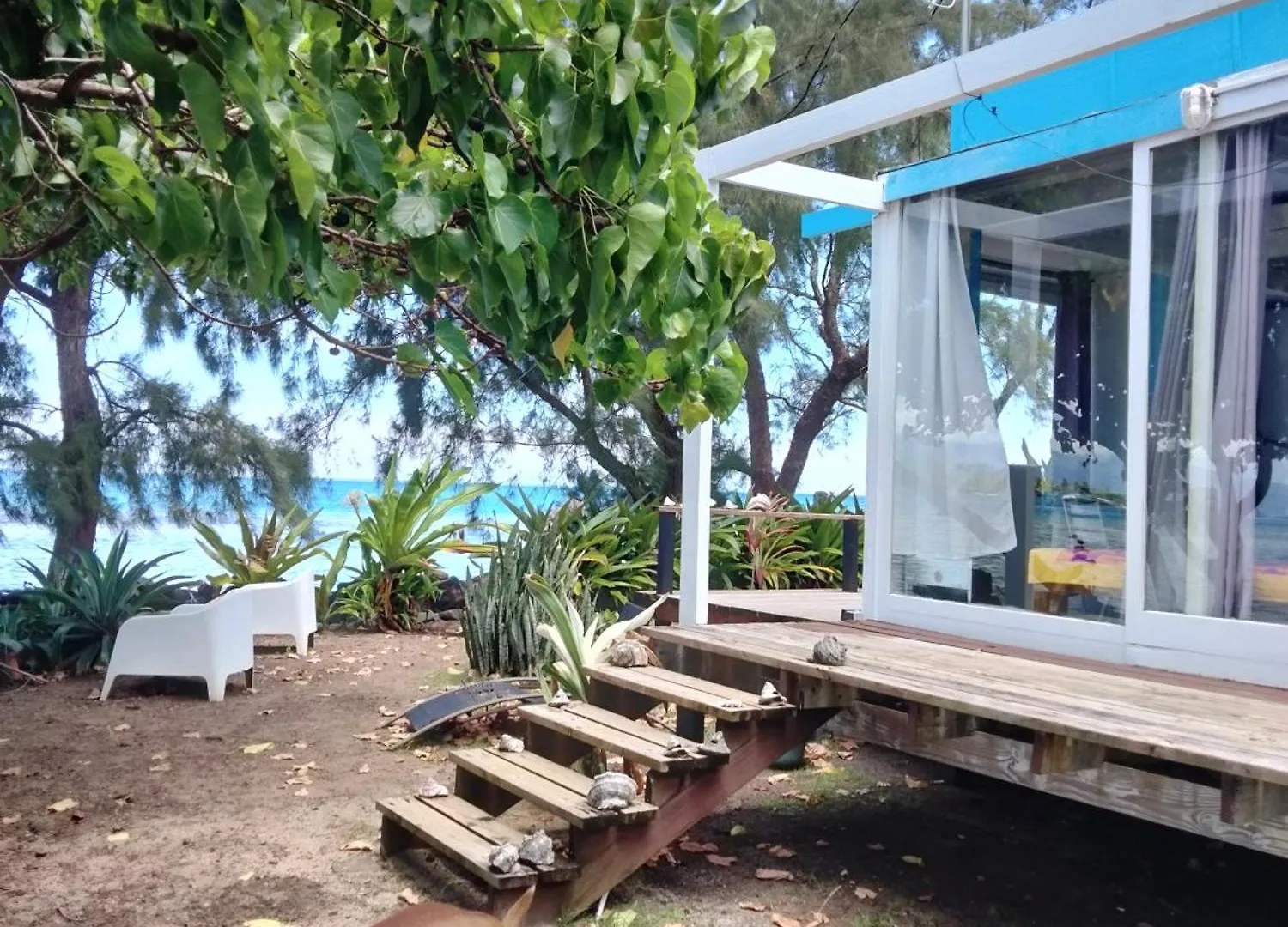 Bungalow Les Pieds Ds L Eau, La Maison Bleue Moorea 0*,