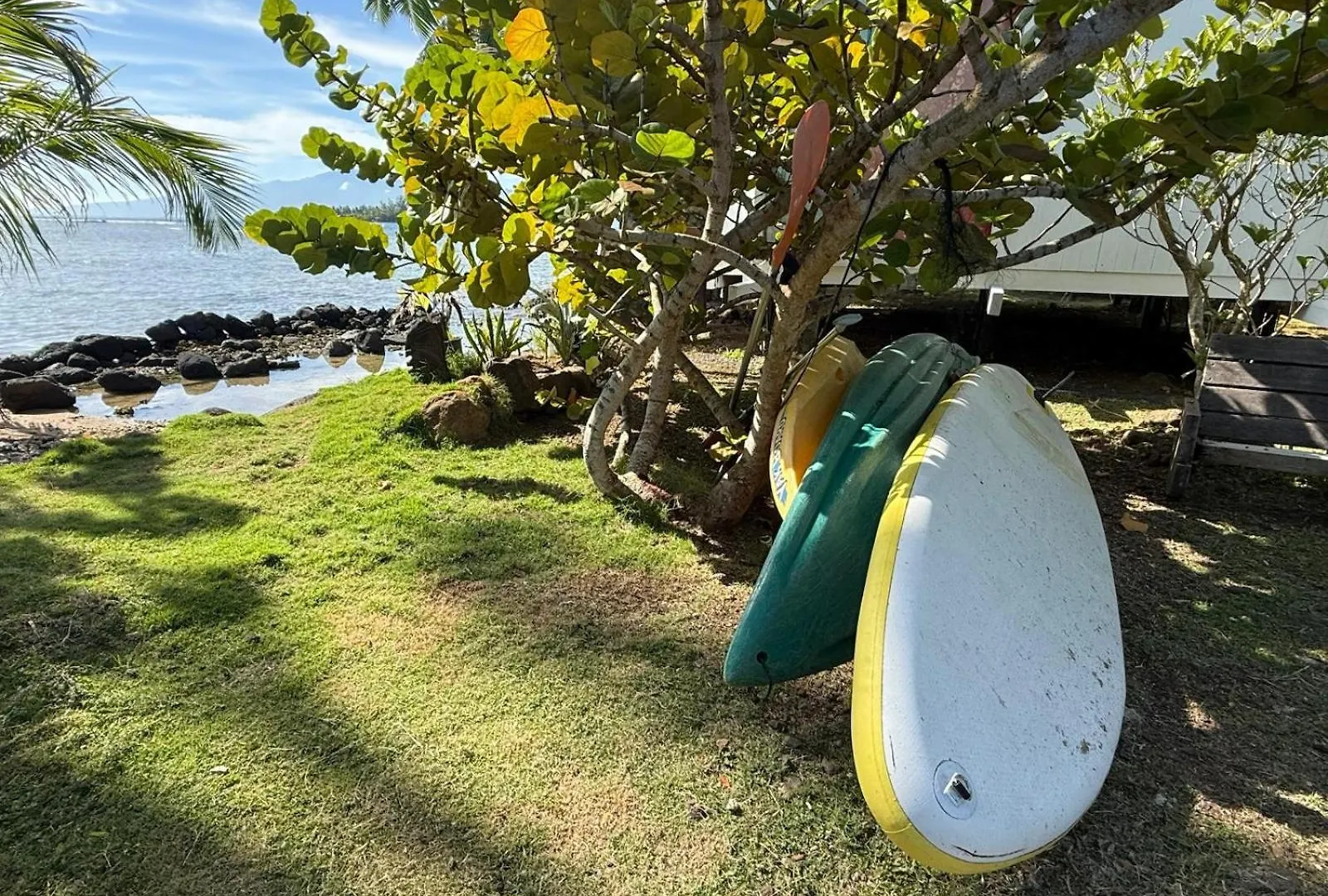 Bungalow Les Pieds Ds L Eau, La Maison Bleue Moorea