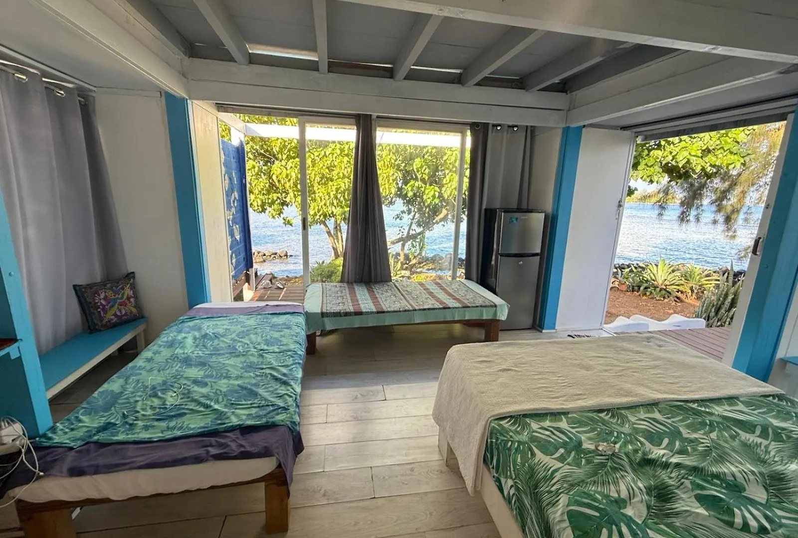 Homestay Bungalow Les Pieds Ds L Eau, La Maison Bleue Moorea