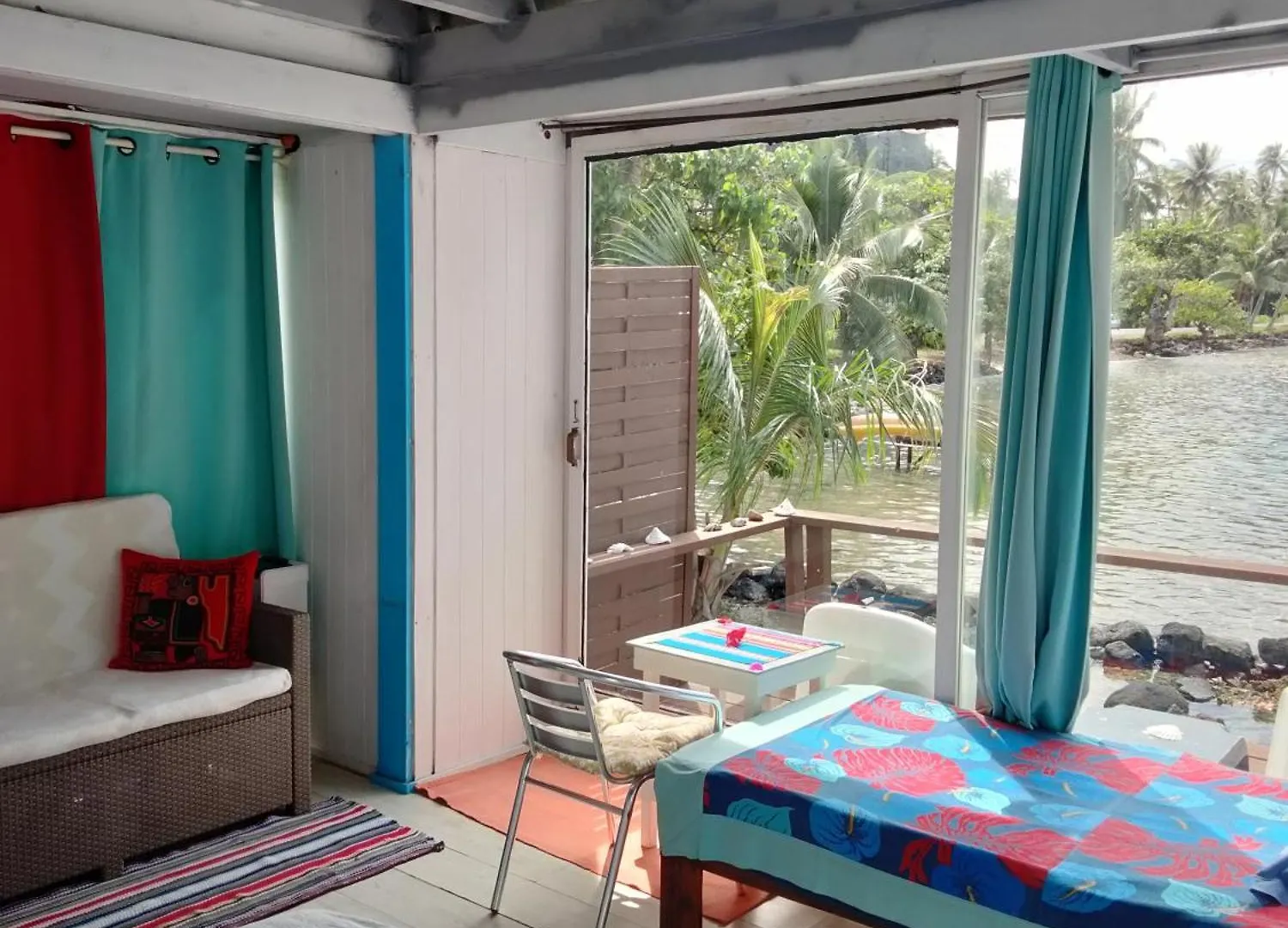 Bungalow Les Pieds Ds L Eau, La Maison Bleue Moorea 0*,  Franska Polynesien