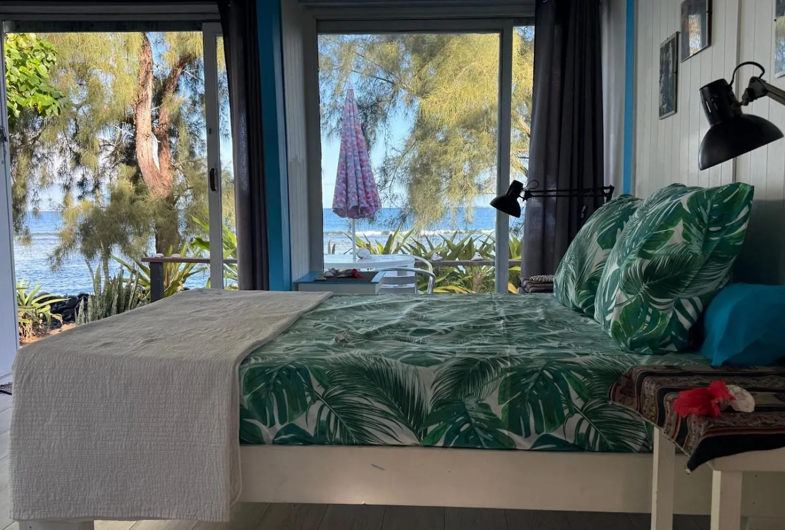 Rum i privatbostad Bungalow Les Pieds Ds L Eau, La Maison Bleue Moorea
